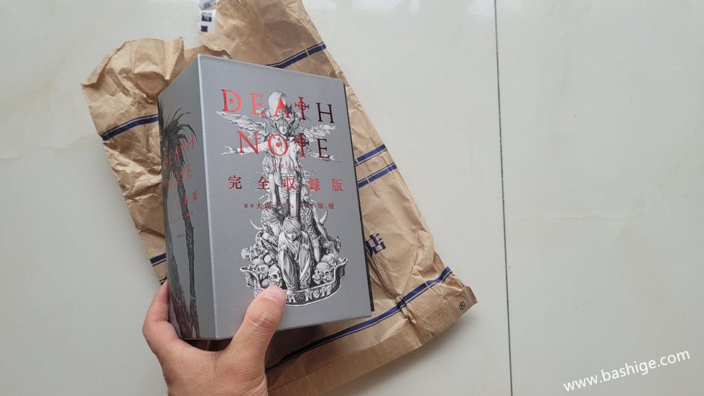 《Death Note死亡笔记》完全收录版,非常厚的一本日本漫画